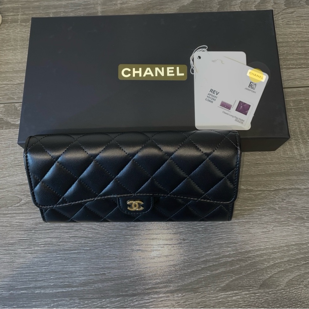 CHANEL Black Quilted Leather Clutch - Picture 5 of 5